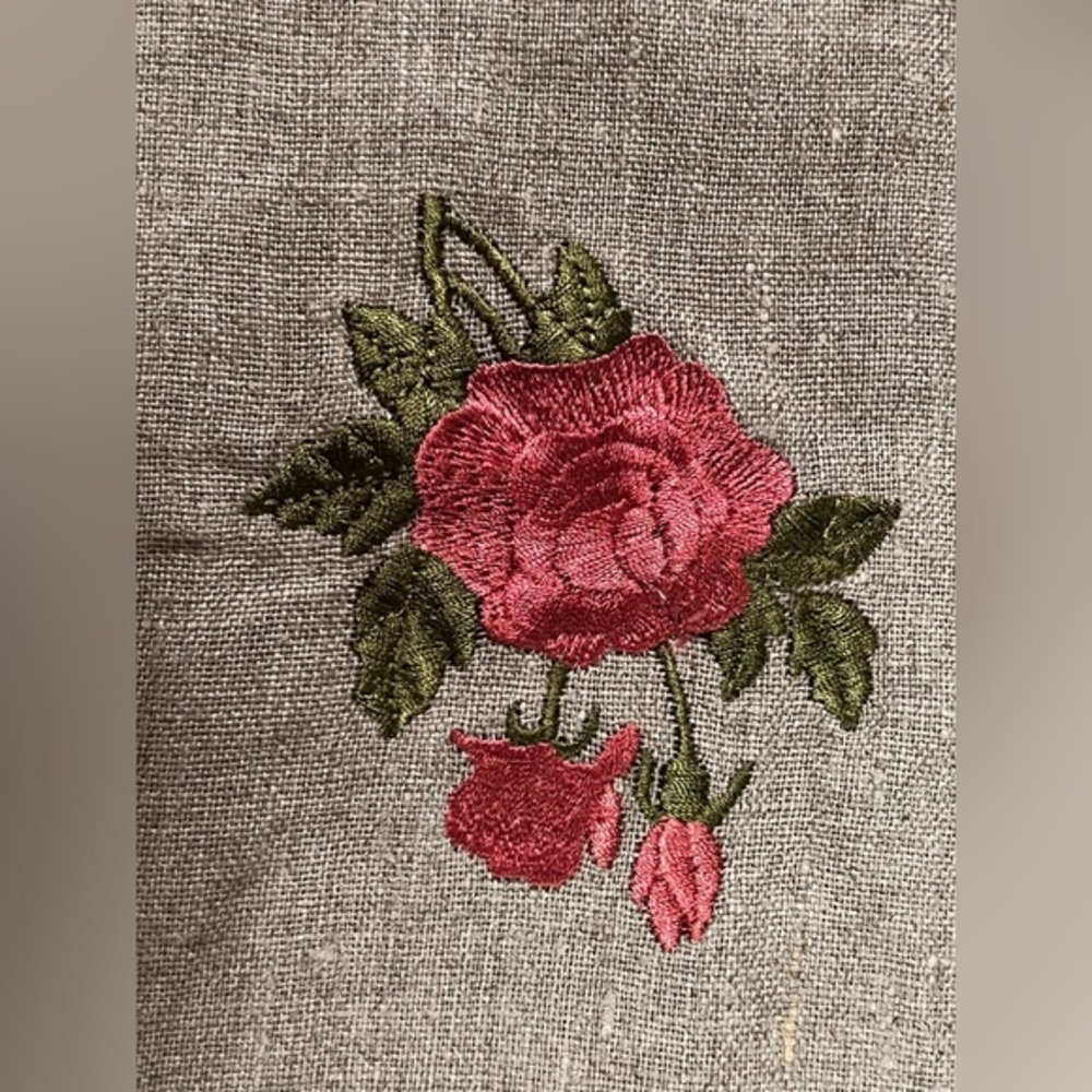 Embroidered Doily with‎ Roses. H39 - Picture 6 of 7